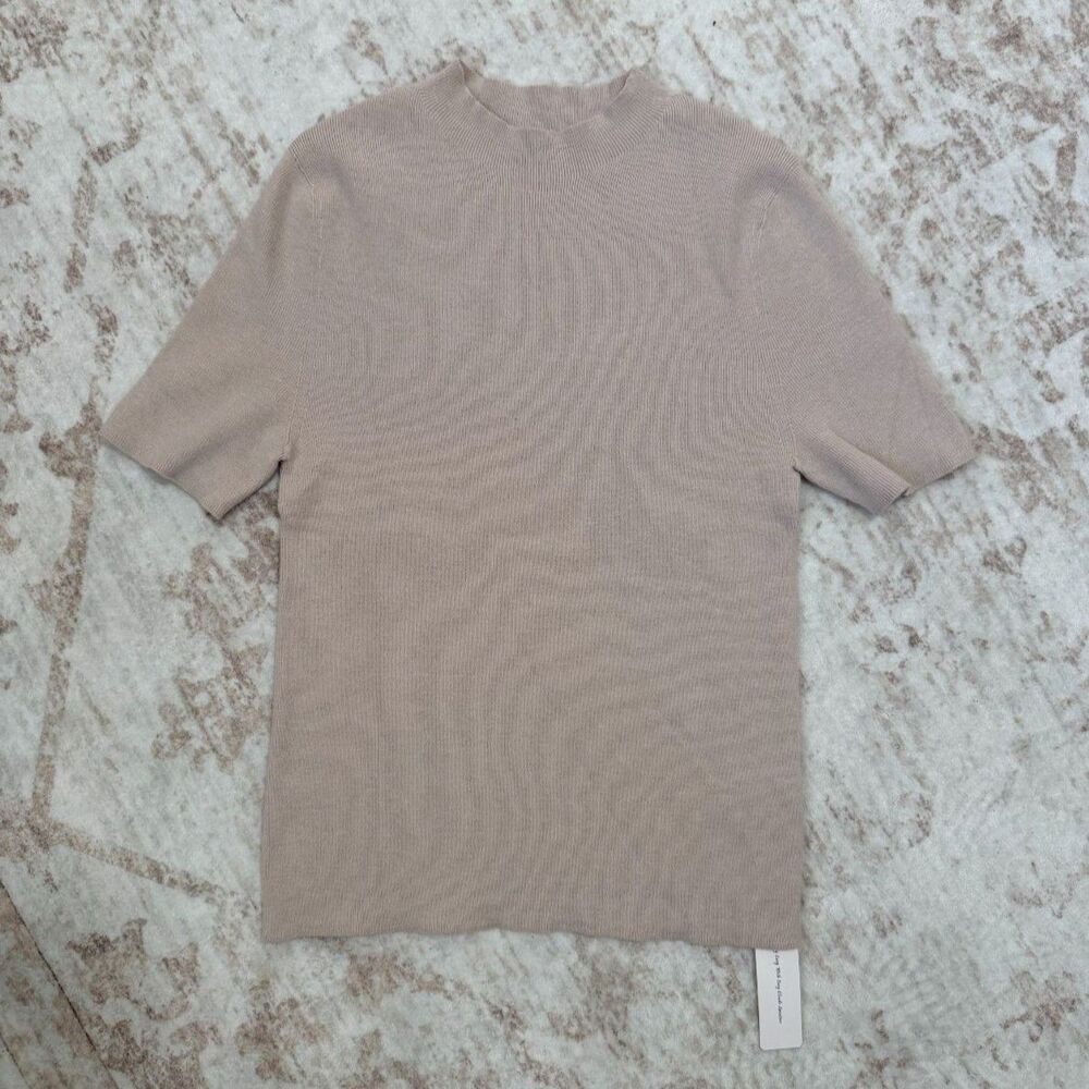 Arach Cloz Beige Short Sleeve Mock Neck Knit Top Women's Small